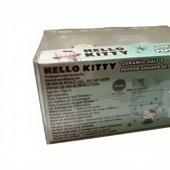 2024 Sanrio Hello Kitty Christmas Hand Painted Ceramic Salt & Pepper Shaker Set - Picture 3 of 4